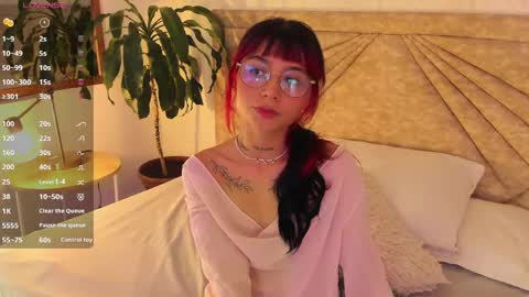 Snapshot of emmaduff_ chatting on 04.24.26 online show from 04.24.26