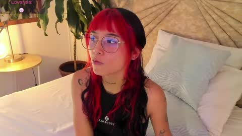 Snapshot of emmaduff_ chatting on 04.29.26 online show from 04.29.26