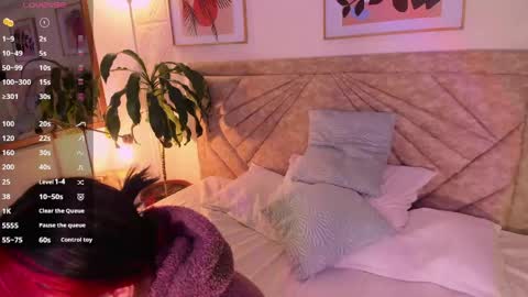 Snapshot of emmaduff_ chatting on 05.10.26 online show from 05.10.26