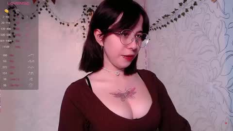 Snapshot of emmae__ chatting on 01.13.25 Emma online show from 01.13.25