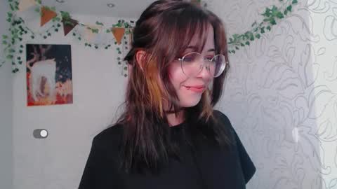 Snapshot of emmae__ chatting on 09.17.25 Emma online show from 09.17.25