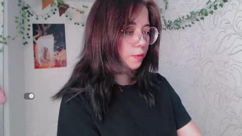 Snapshot of emmae__ chatting on 09.18.25 Emma online show from 09.18.25