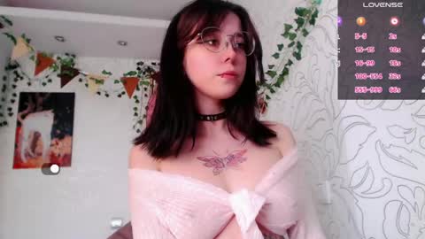 Snapshot of emmae__ chatting on 04.19.26 Emma online show from 04.19.26