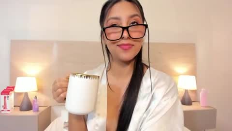 Snapshot of emmaespencer chatting on 06.19.26 emmaespencer online show from 06.19.26
