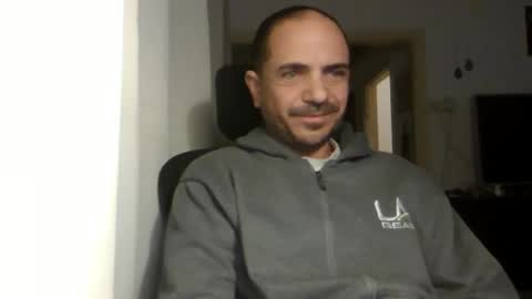 Snapshot of emmagold123 chatting on 03.10.25 Ariel online show from 03.10.25