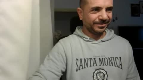 Snapshot of emmagold123 chatting on 12.20.25 Ariel online show from 12.20.25