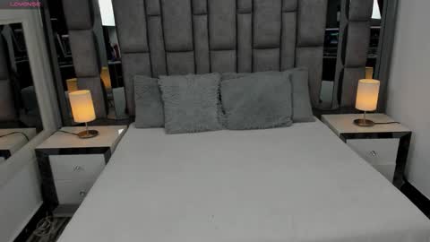 Snapshot of emmahill1 chatting on 12.22.25 EMMA HILL online show from 12.22.25