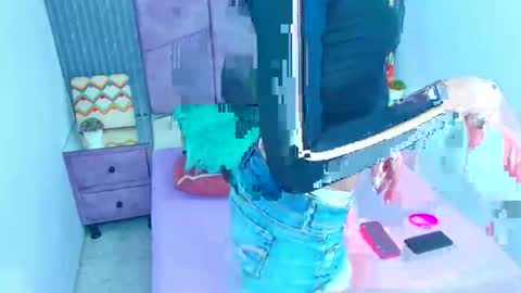 Snapshot of emmalodgge chatting on 12.13.25 emmaLogge online show from 12.13.25