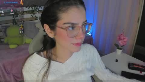 Snapshot of emmalopez001 chatting on 01.16.25 emmalopez001 online show from 01.16.25