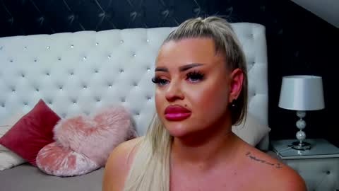 Snapshot of emmamavis chatting on 12.28.24 Emma Mavis online show from 12.28.24