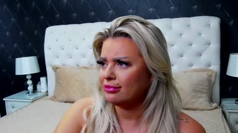 Snapshot of emmamavis chatting on 01.28.25 Emma Mavis online show from 01.28.25