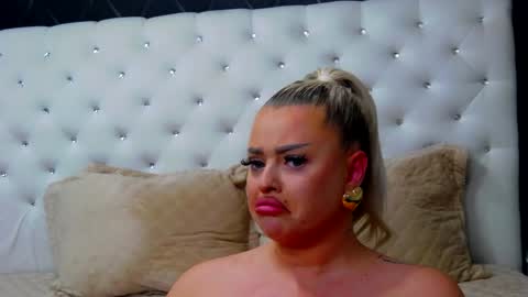 Snapshot of emmamavis chatting on 01.30.25 Emma Mavis online show from 01.30.25