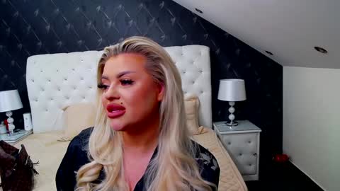 Snapshot of emmamavis chatting on 02.05.25 Emma Mavis online show from 02.05.25