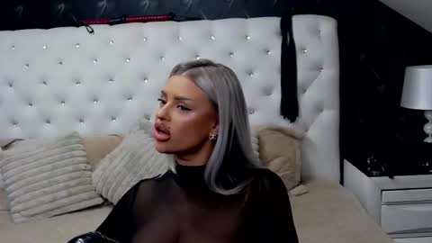 Snapshot of emmamavis chatting on 01.18.26 Emma Mavis online show from 01.18.26