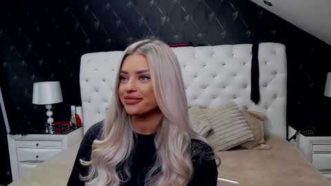 Snapshot of emmamavis chatting on 02.02.26 Emma Mavis online show from 02.02.26