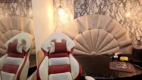 Snapshot of emmamiller__ chatting on 03.18.26 online show from 03.18.26