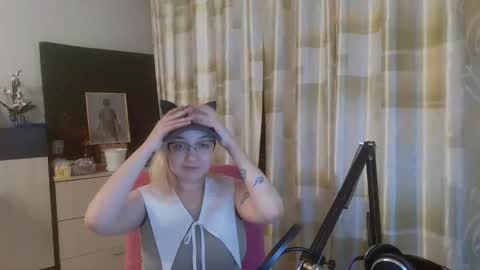 emmanoir_ online show from 02.26.25