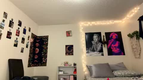 Snapshot of emmaraee chatting on 07.19.26 emmaraee online show from 07.19.26