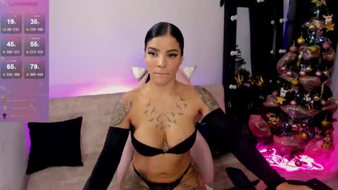 Snapshot of emmarusselx chatting on 12.18.24 Emma Russell online show from 12.18.24