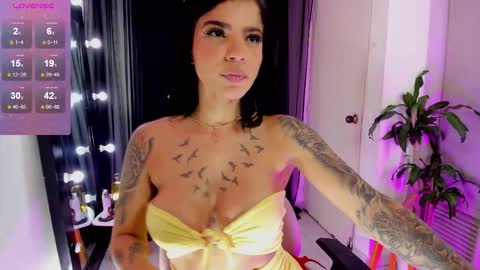 Snapshot of emmarusselx chatting on 11.21.25 Emma Russell online show from 11.21.25