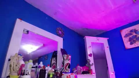 Emma  online show from 11.21.25