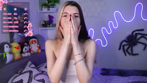 Snapshot of emmie_everly chatting on 05.15.26 emmie_everly online show from 05.15.26