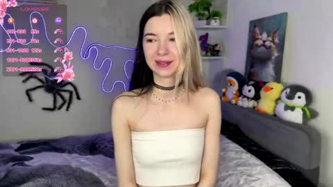 Snapshot of emmie_everly chatting on 05.19.26 emmie_everly online show from 05.19.26