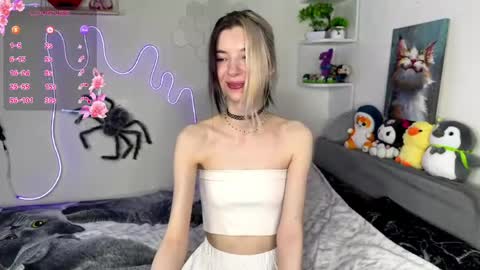 Snapshot of emmie_everly chatting on 05.26.26 emmie_everly online show from 05.26.26