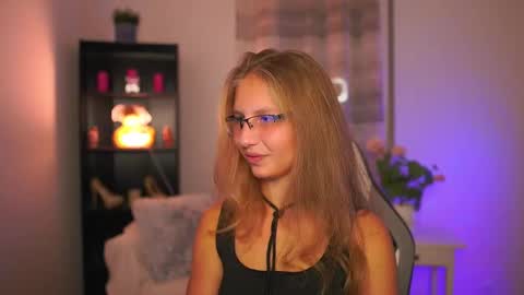 Emmie online show from 10.10.25