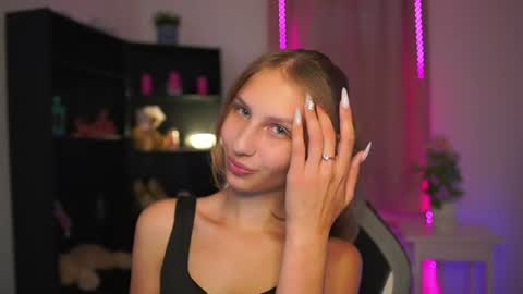 Snapshot of emmie_murray chatting on 07.27.26 Emmie online show from 07.27.26