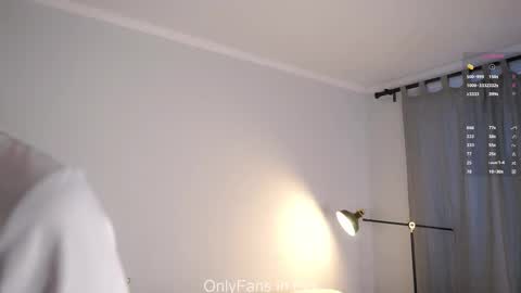 Snapshot of emmiemurray chatting on 12.17.25 Aurora online show from 12.17.25