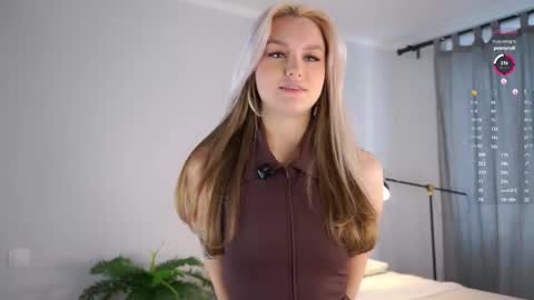 Snapshot of emmiemurray chatting on 01.09.26 Aurora online show from 01.09.26