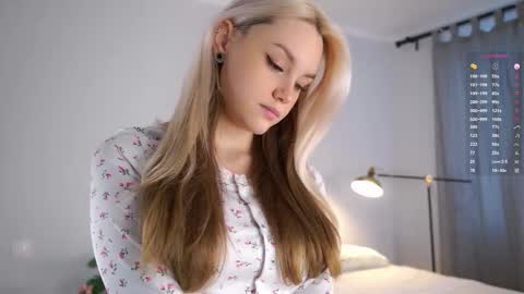 Snapshot of emmiemurray chatting on 01.13.26 Aurora online show from 01.13.26