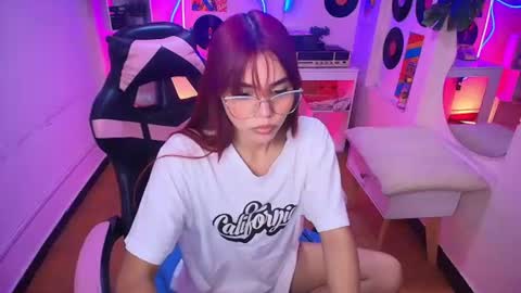 Snapshot of emmyrossex1 chatting on 07.22.26 Luisa online show from 07.22.26