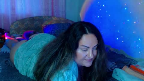 Snapshot of emmyxotty chatting on 01.11.25 Emmy online show from 01.11.25