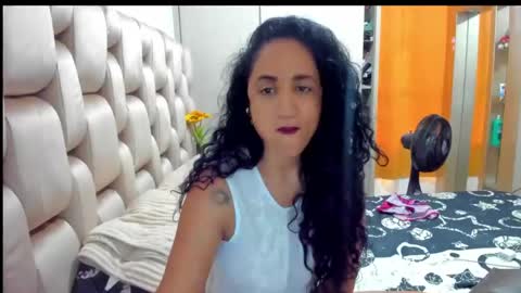 Snapshot of emperatriztapia chatting on 01.04.25 emperatriztapia online show from 01.04.25