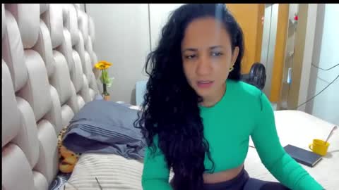 Snapshot of emperatriztapia chatting on 01.12.25 emperatriztapia online show from 01.12.25