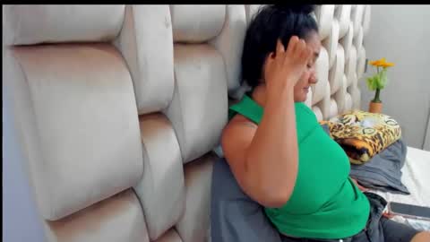 Snapshot of emperatriztapia chatting on 01.15.25 emperatriztapia online show from 01.15.25