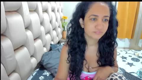 Snapshot of emperatriztapia chatting on 02.13.25 emperatriztapia online show from 02.13.25