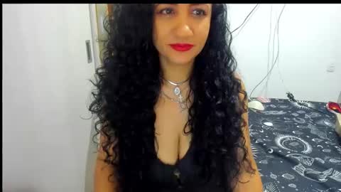Snapshot of emperatriztapia chatting on 10.22.25 emperatriztapia online show from 10.22.25