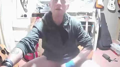 Snapshot of empirikal1 chatting on 12.22.25 empirikal1 online show from 12.22.25