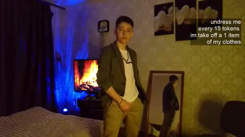 Snapshot of emveeboy96 chatting on 11.08.25 emveeboy96 online show from 11.08.25