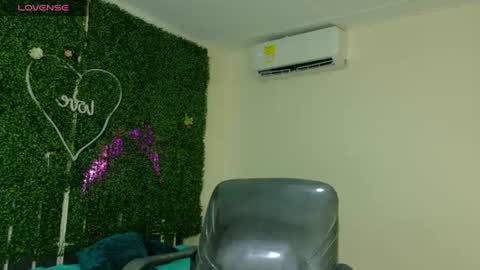 Snapshot of emy_0 chatting on 06.26.26 Emy online show from 06.26.26