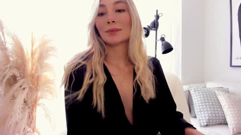 emyconneer online show from 12.05.24