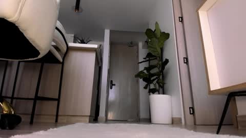 emyconneer online show from 02.18.25