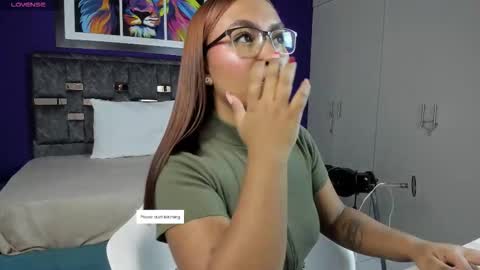 Emylilux online show from 03.19.26