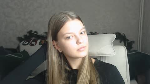 Snapshot of emysway chatting on 01.07.25 EmySway online show from 01.07.25