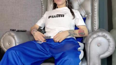 Snapshot of enchantressqueen chatting on 10.19.25 EnchantressQueen online show from 10.19.25