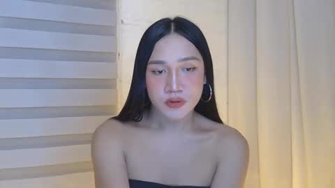 Snapshot of endless_lover22 chatting on 12.16.25 sahara love online show from 12.16.25