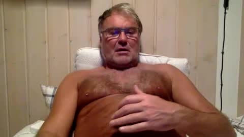 Snapshot of endurado chatting on 10.25.25 endurado online show from 10.25.25